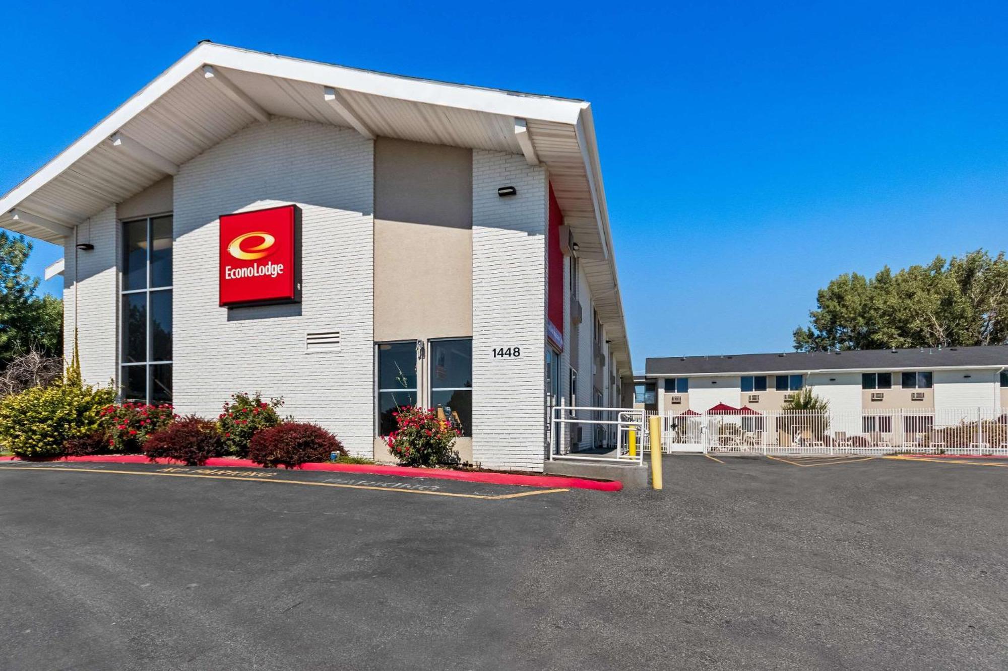 4 Airport Hotels Near Russ Freeman Park Worth Booking