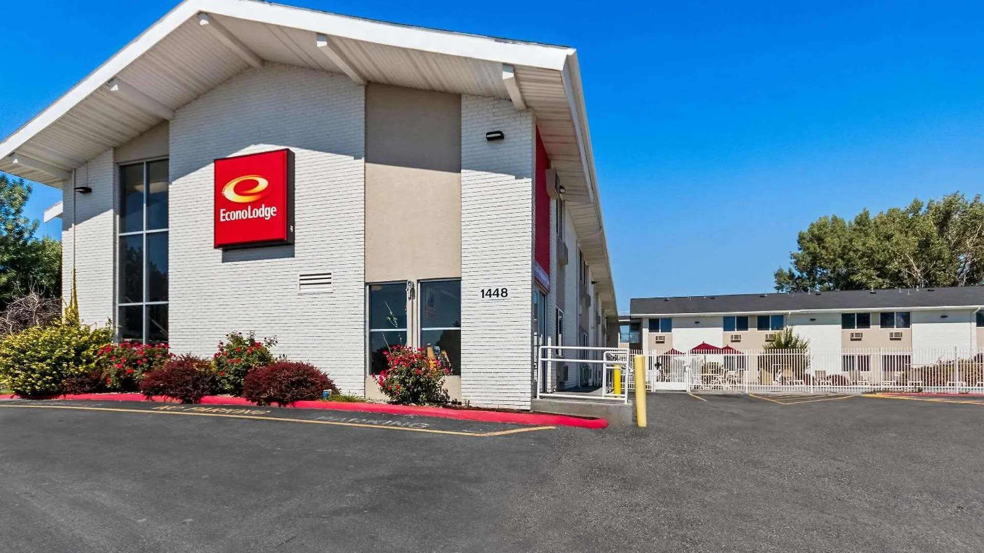 4 Airport Hotels Near Russ Freeman Park Worth Booking