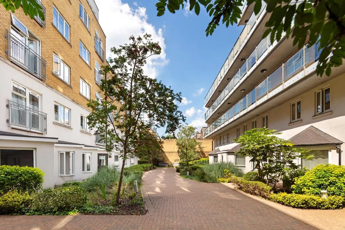 13 Airport Hotels Near Limehouse With Fast City Access