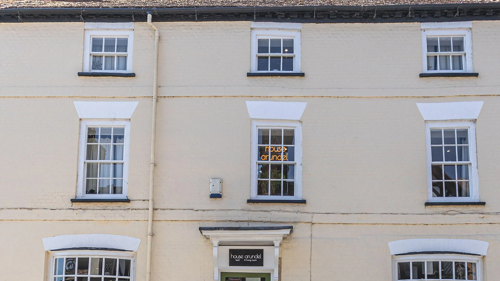 4 Smart Central Hotels Near Avisford Park Golf Club