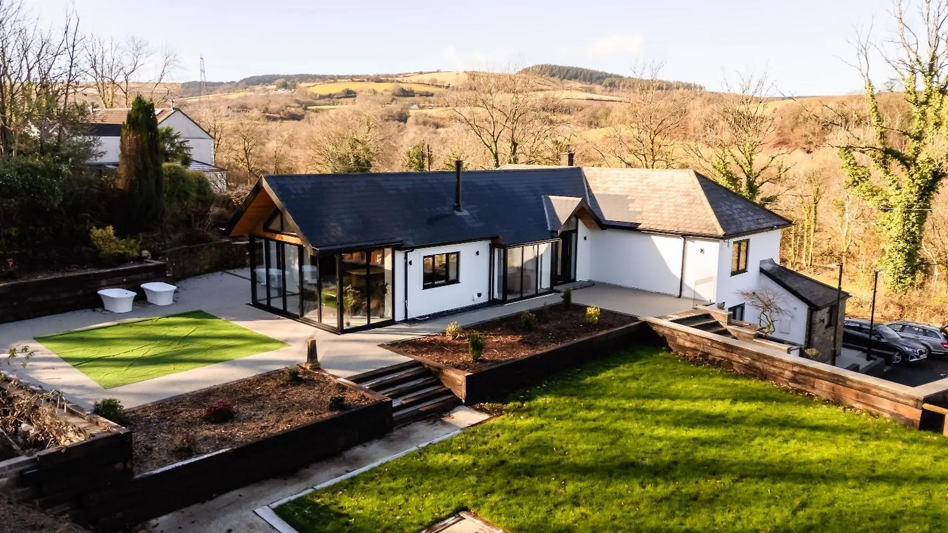 Where to Stay in South Wales: 6 Best 3-Star Hotels
