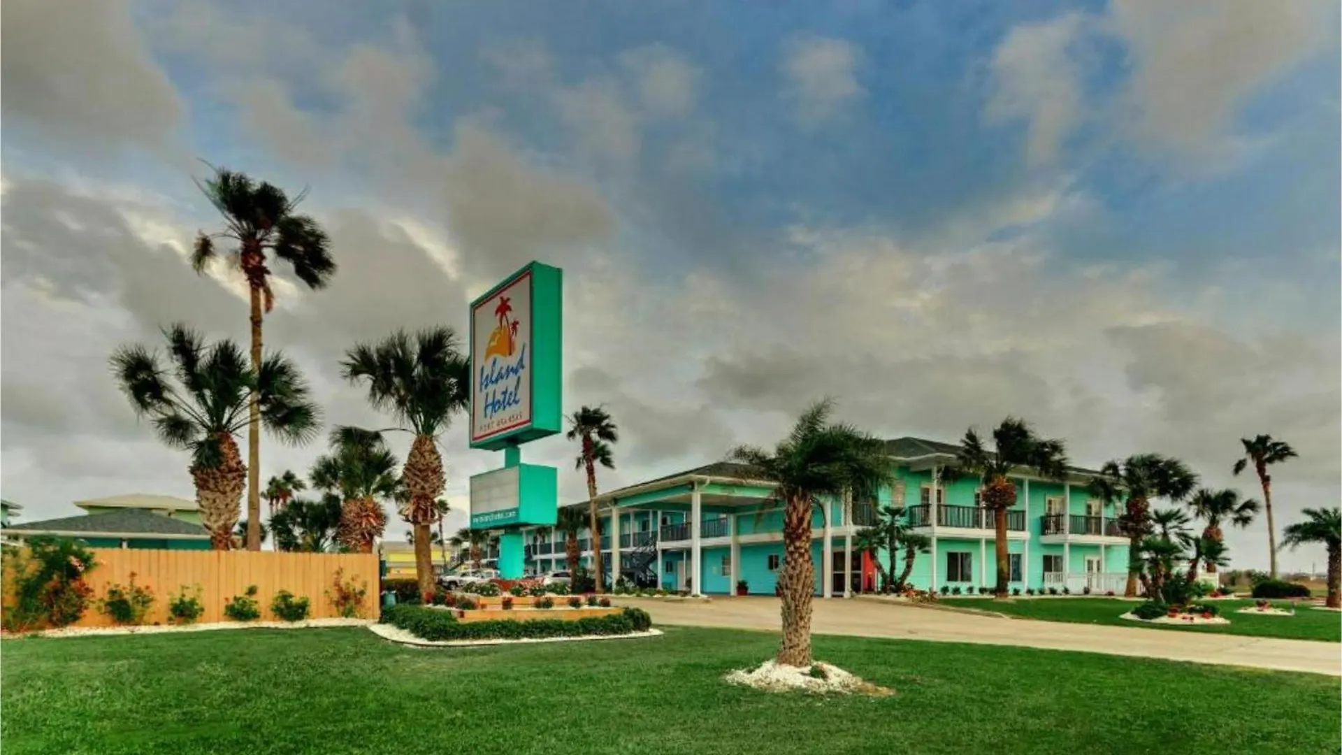 Staying In South Texas Gulf Coast: 4 Budget Hotels Compared