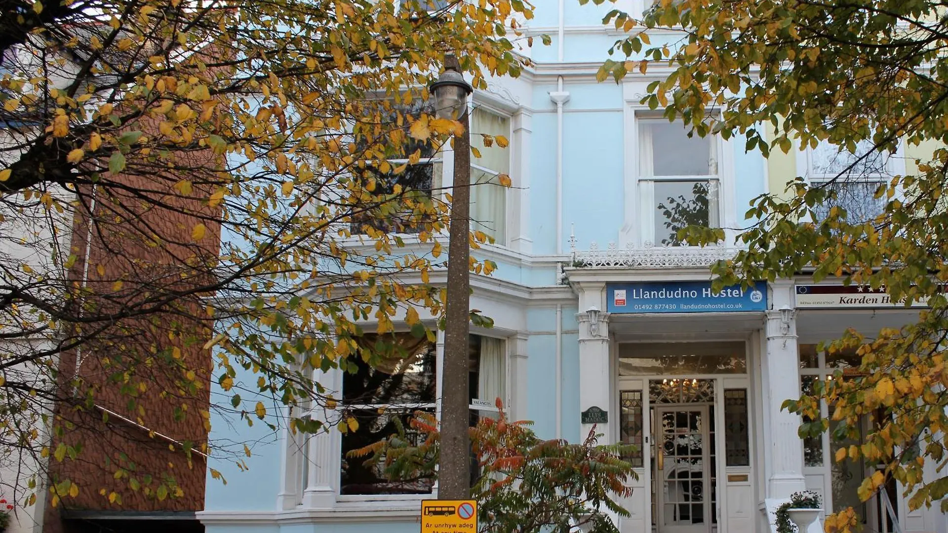 5 Central Hotels Near Victoria Businessmen's Club Worth Booking