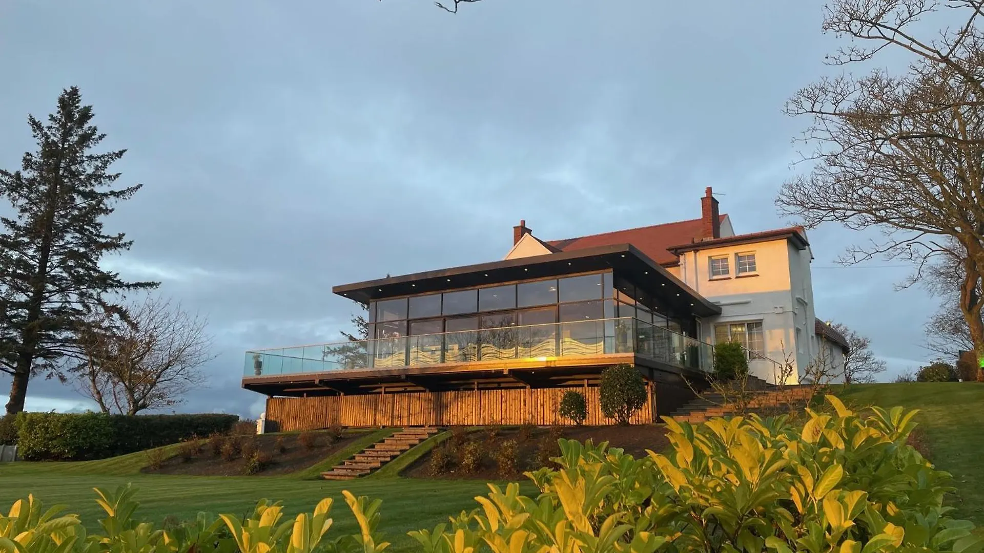 5 Best Central Hotels in Firth of Clyde for Easy Exploration