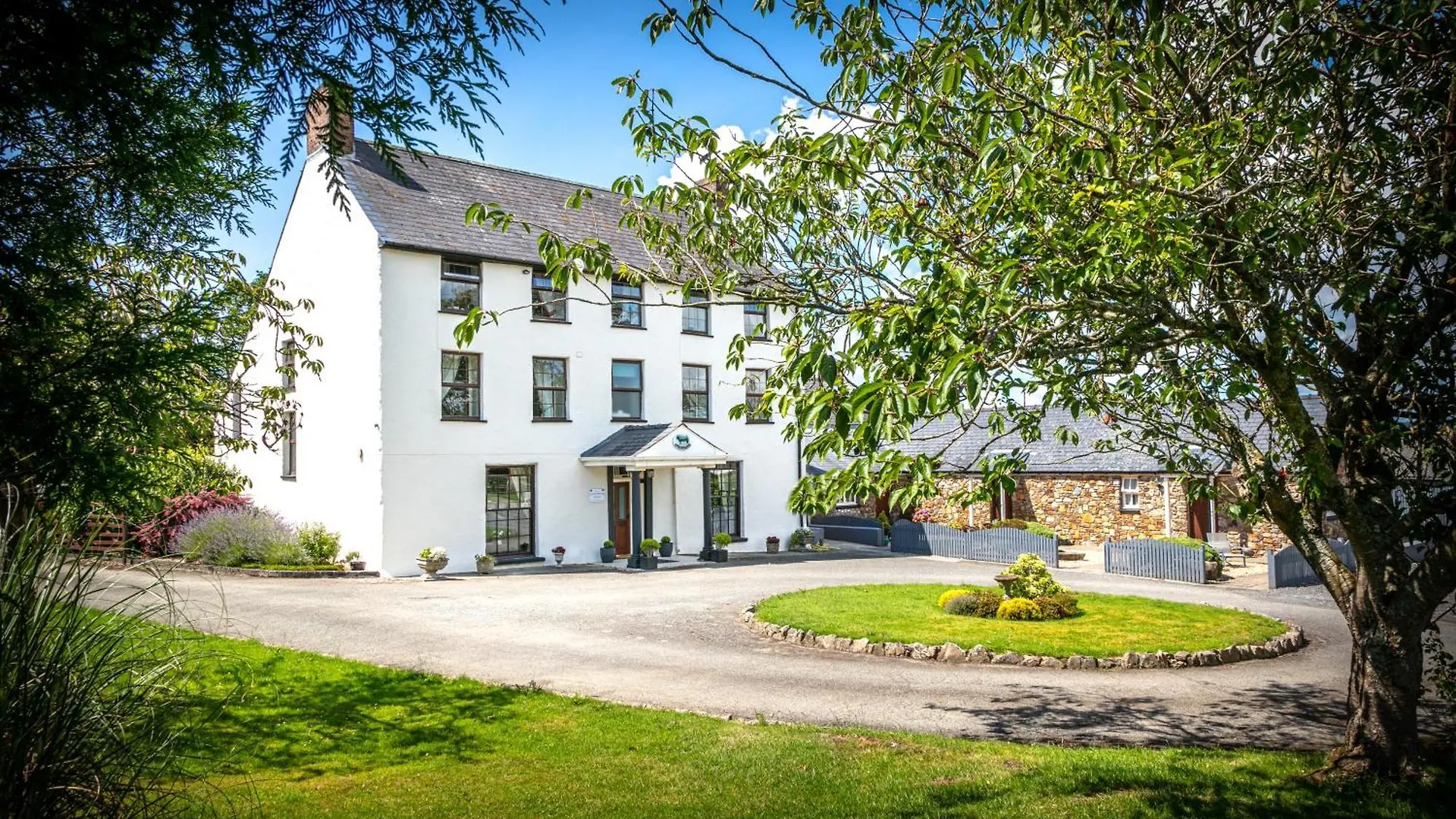 6 Smart Hotels in Dyfed for Couples Worth Booking