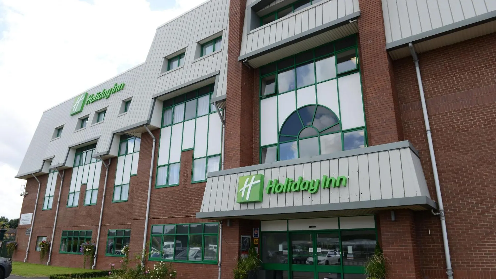 Where to Stay Near Wolverhampton Art Gallery: 5 Family Hotels Reviewed