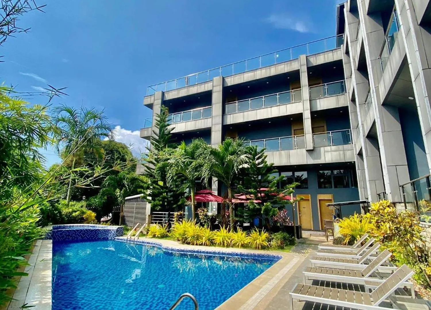 Where to Stay in Coron: 4 Best 3-Star Hotels