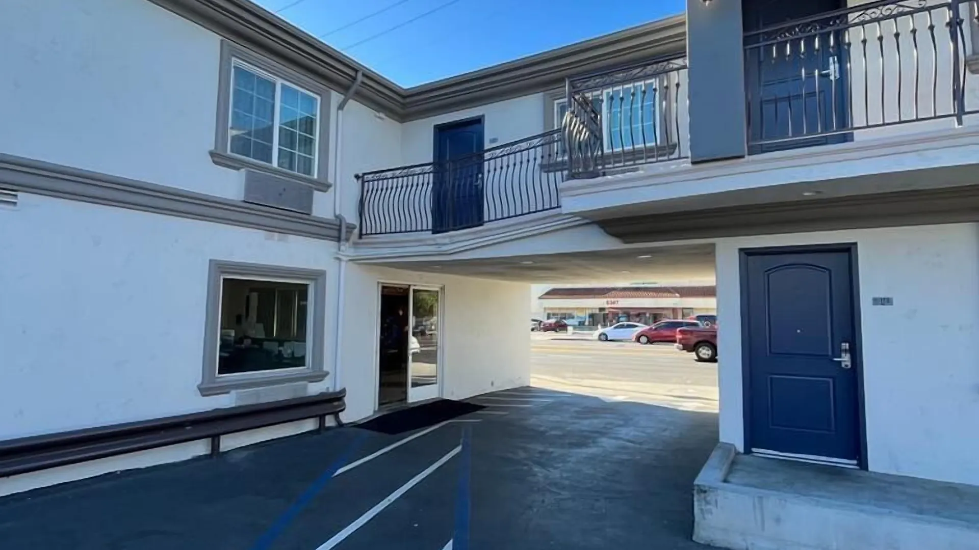 5 Central Hotels Close to The Broad in Los Angeles