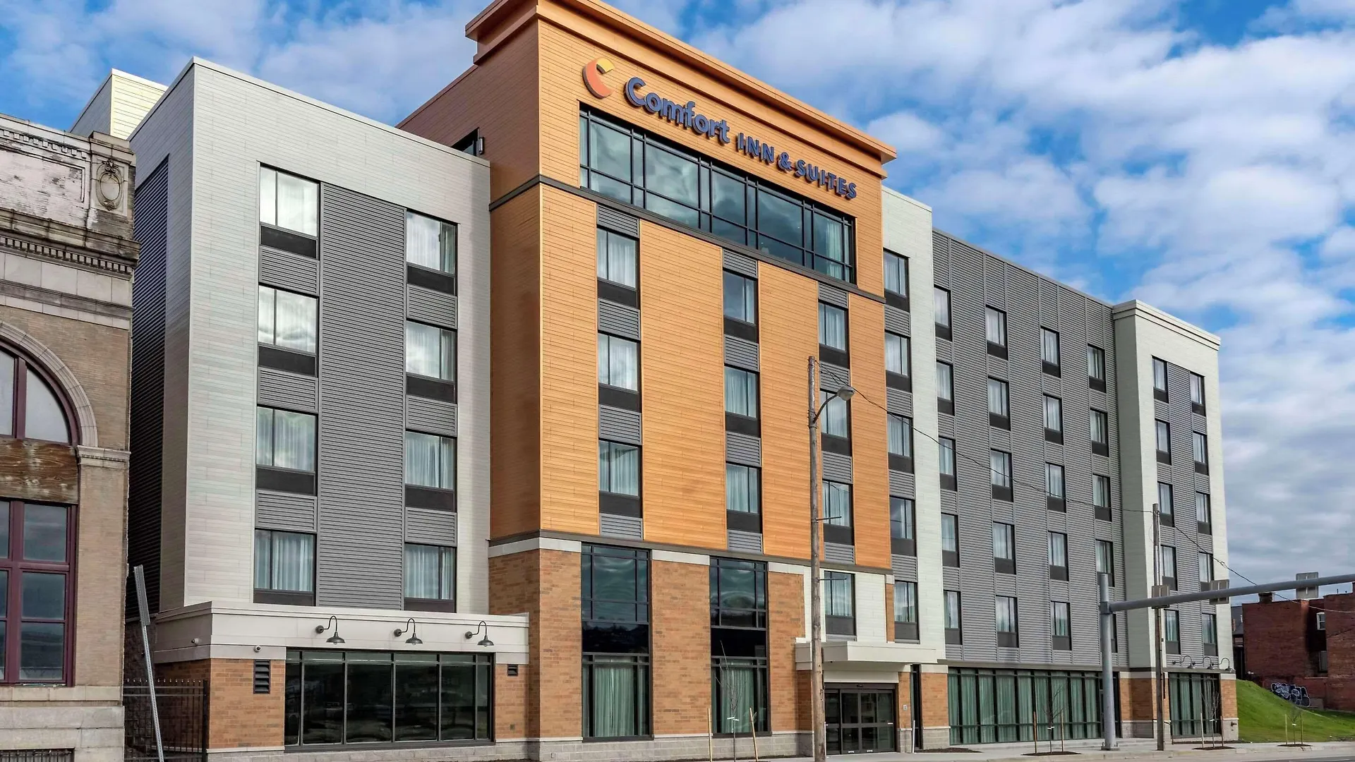 Where to Stay Near Fort Pitt Museum: 6 Central Pittsburgh Hotels