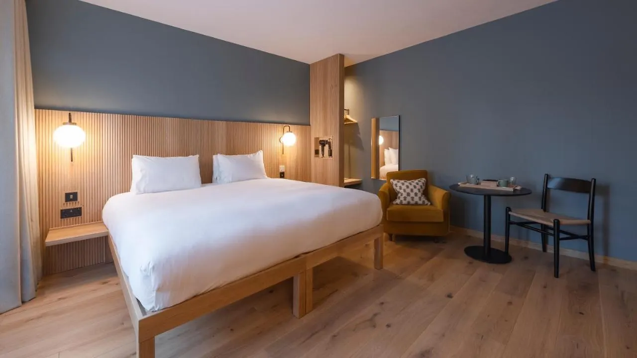 Where to Stay Near Wills Memorial Tower: 4 Family Hotels