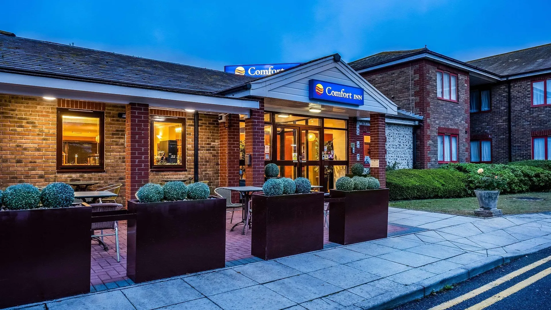 Where to Stay Near Denmans Garden: 5 Hotels for Couples