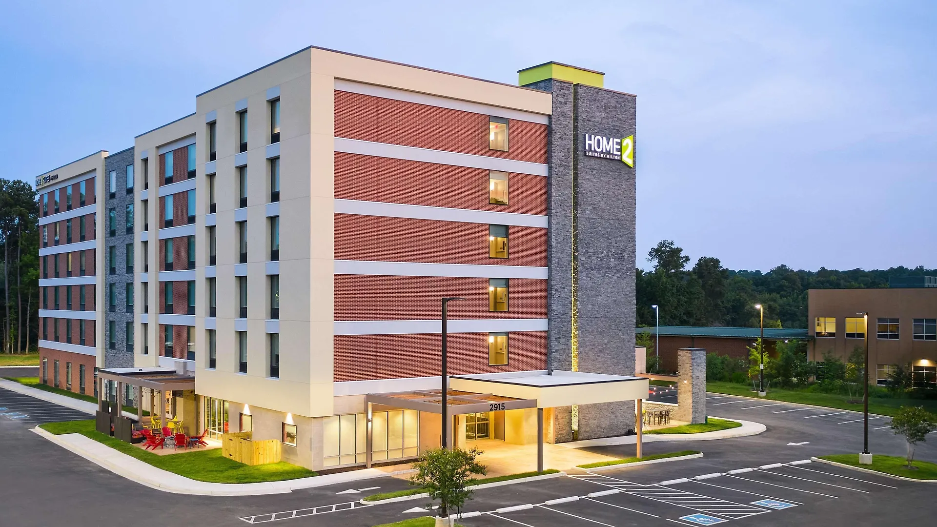 4 Business Hotels Near Robins Stadium for Easy Access