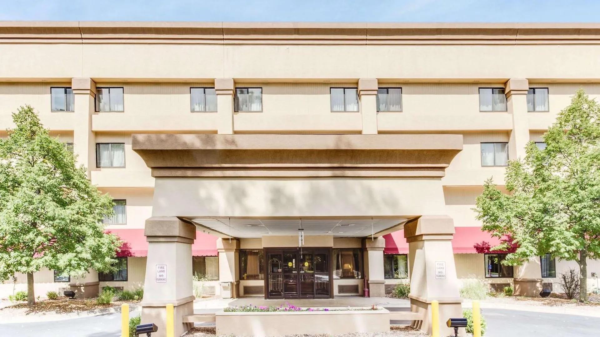 5 Smart Airport Hotels Near Milham Park Worth Booking