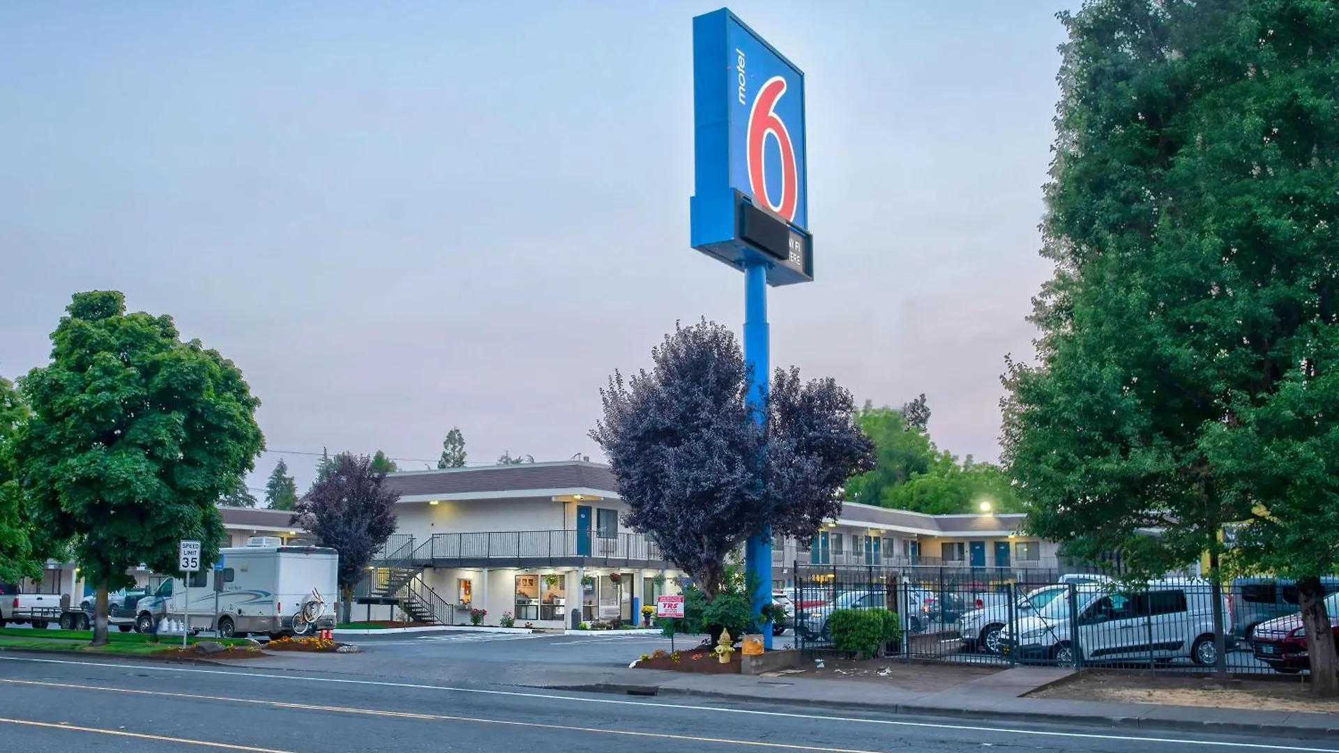 Where to Stay Near Walker Park: 6 Budget Hotels in Salem