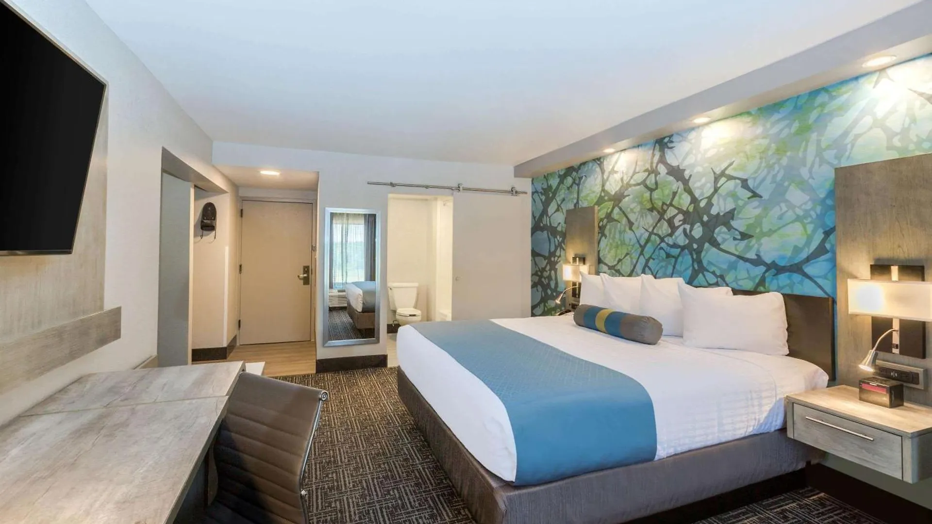 Where to Stay Near Cedar Hill Park: 4 Best 3-Star Hotels