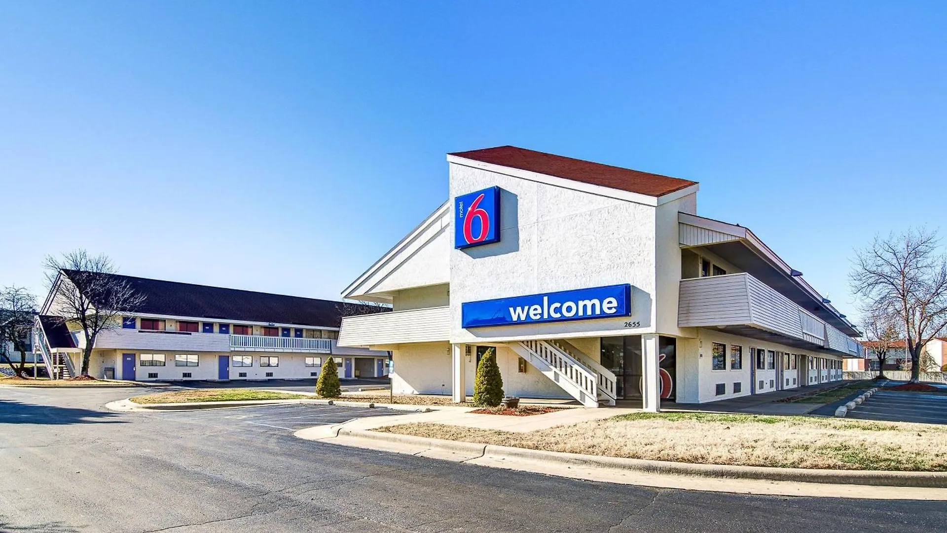 Staying Near Springfield Little Theater: 4 Hotels Compared