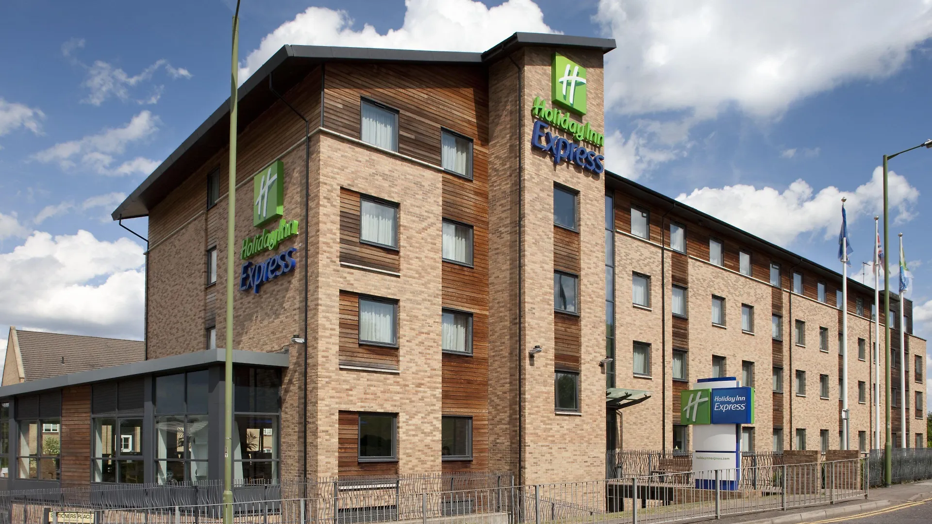 Staying Near Spielplatz Clubs: 6 Family Hotels Compared