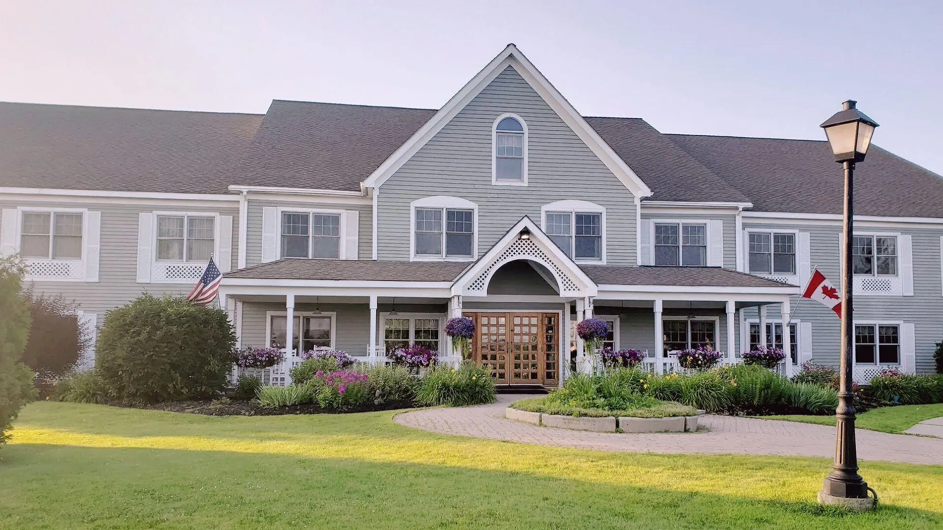 Where to Stay Near Bangor Mall: 4 Golf Hotels Reviewed