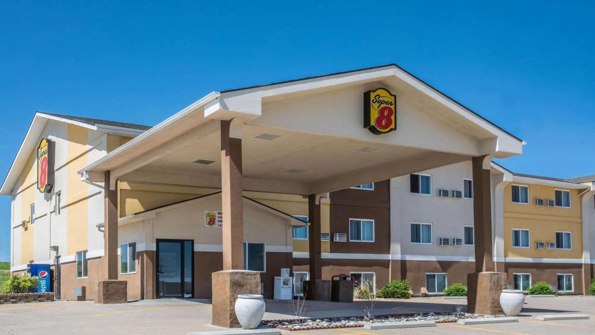6 Top-Rated Hotels Close to Dalbey Memorial Park