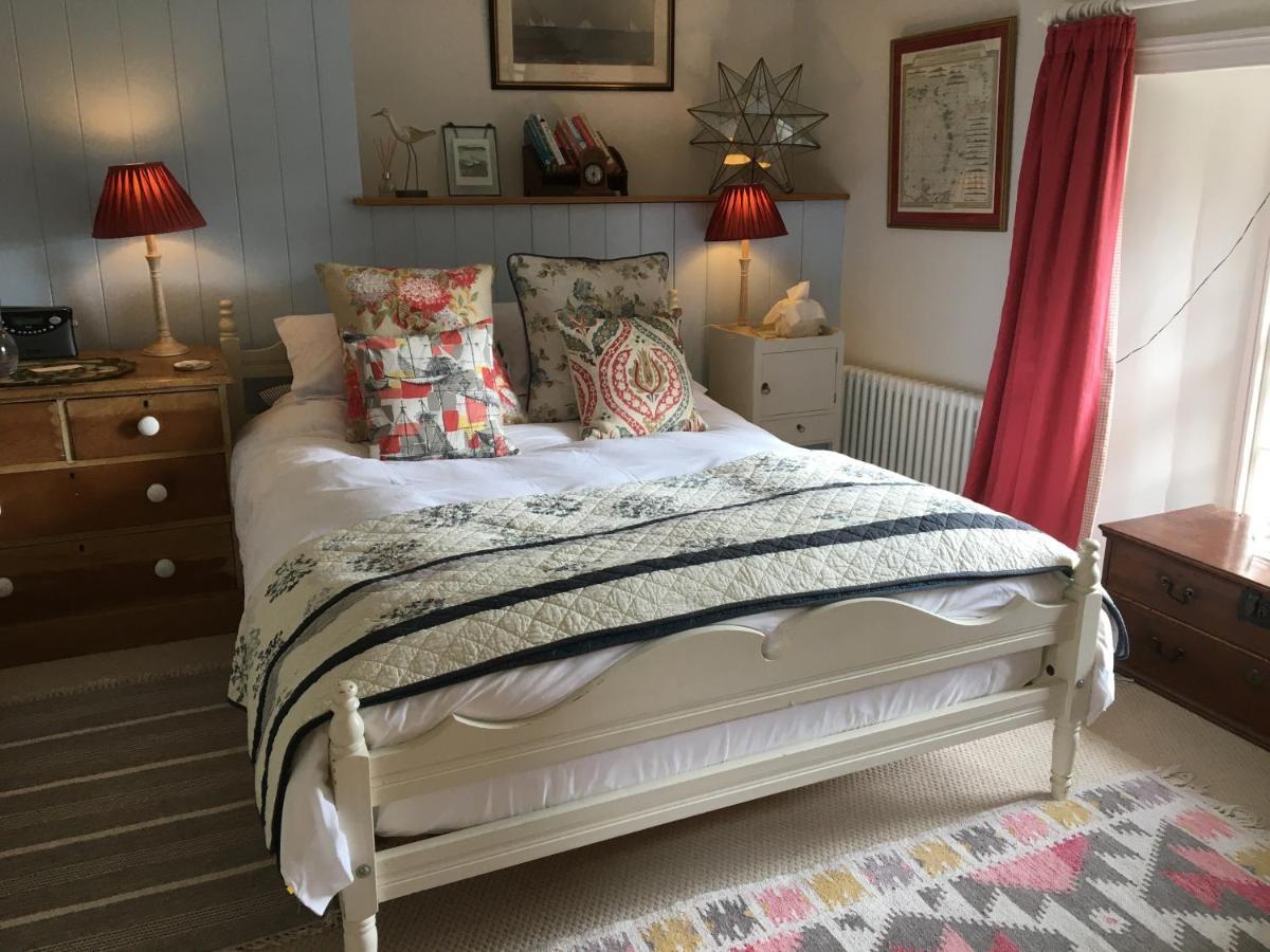 Staying Near The Solent Way Walk: 6 Family Hotels Compared