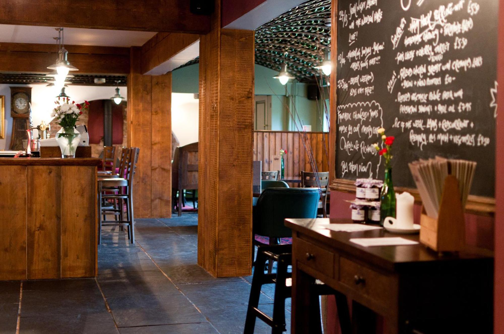 5 Family-Friendly Hotels Close to Worcester Woods Country Park