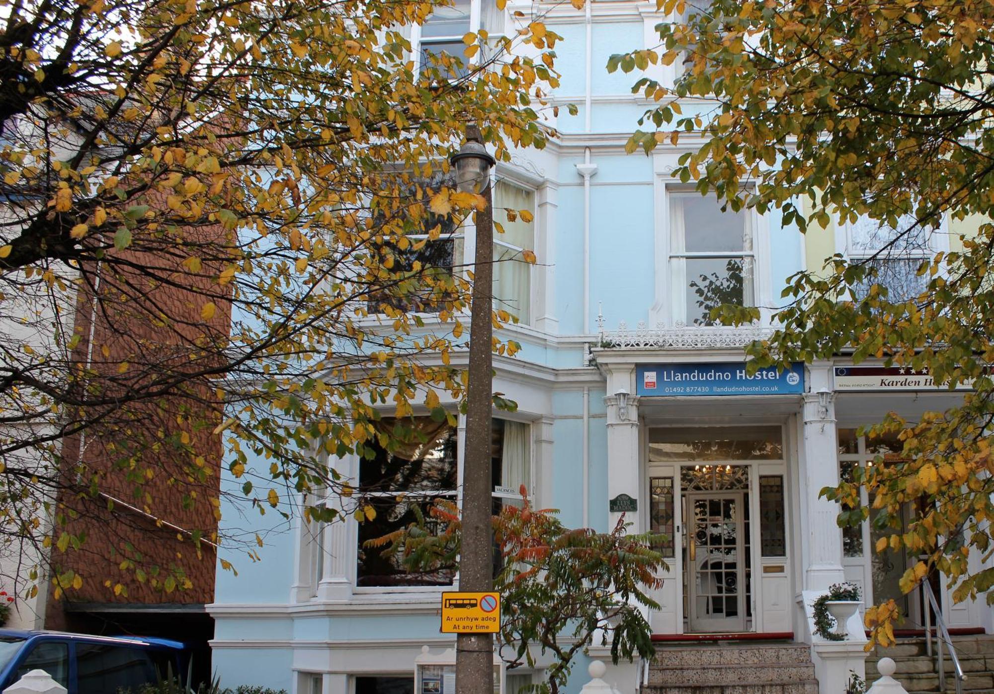 5 Central Hotels Near Victoria Businessmen's Club Worth Booking