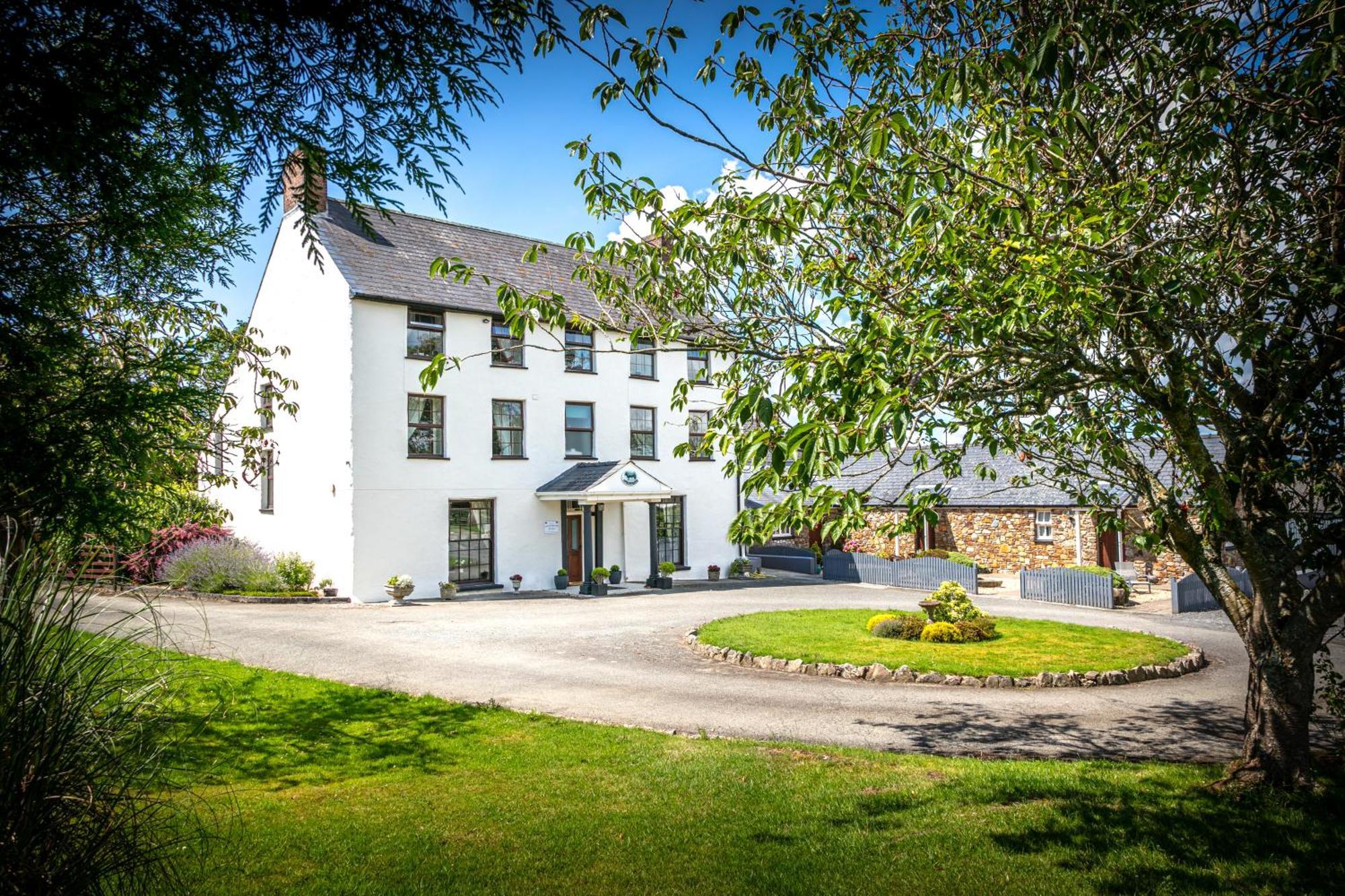 6 Smart Hotels in Dyfed for Couples Worth Booking
