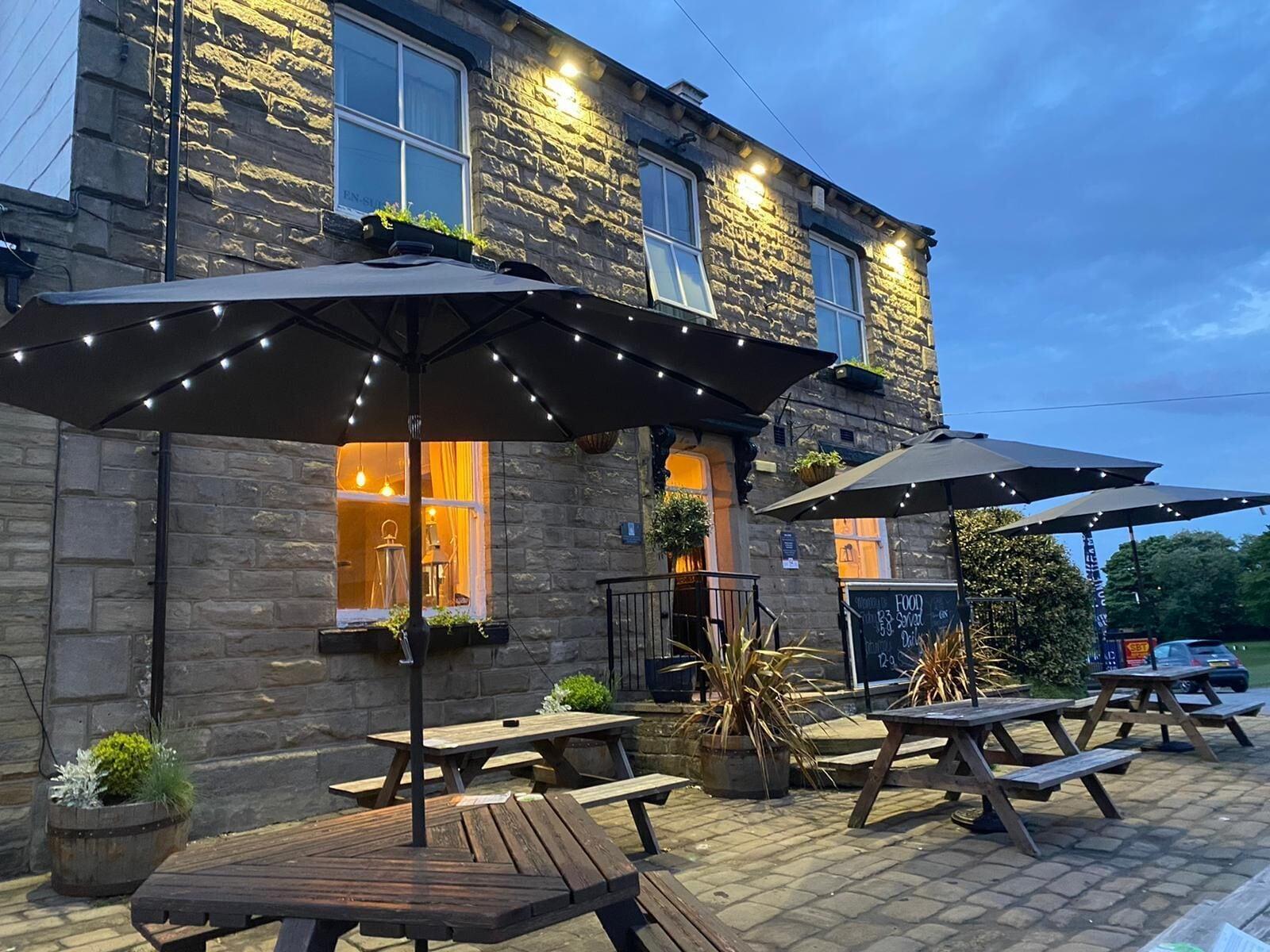 4 Central Hotels Near Sand Moor Golf Club That Deliver