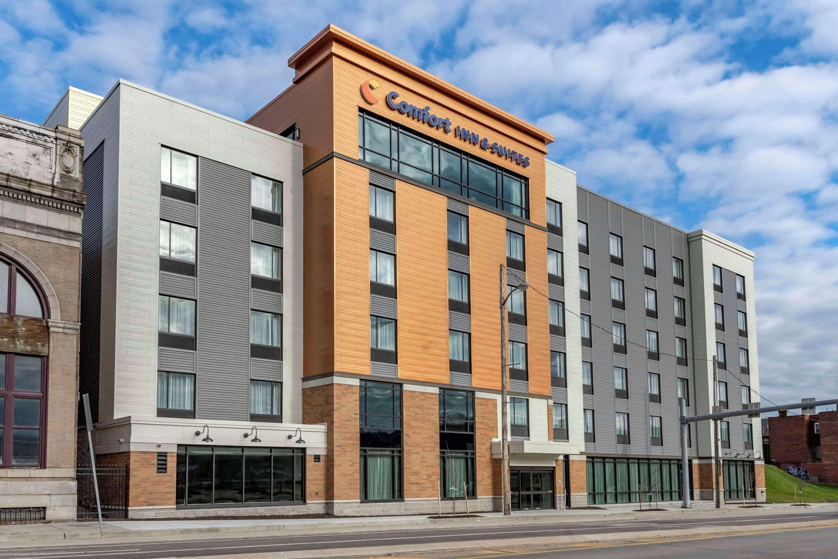 Where to Stay Near Fort Pitt Museum: 6 Central Pittsburgh Hotels