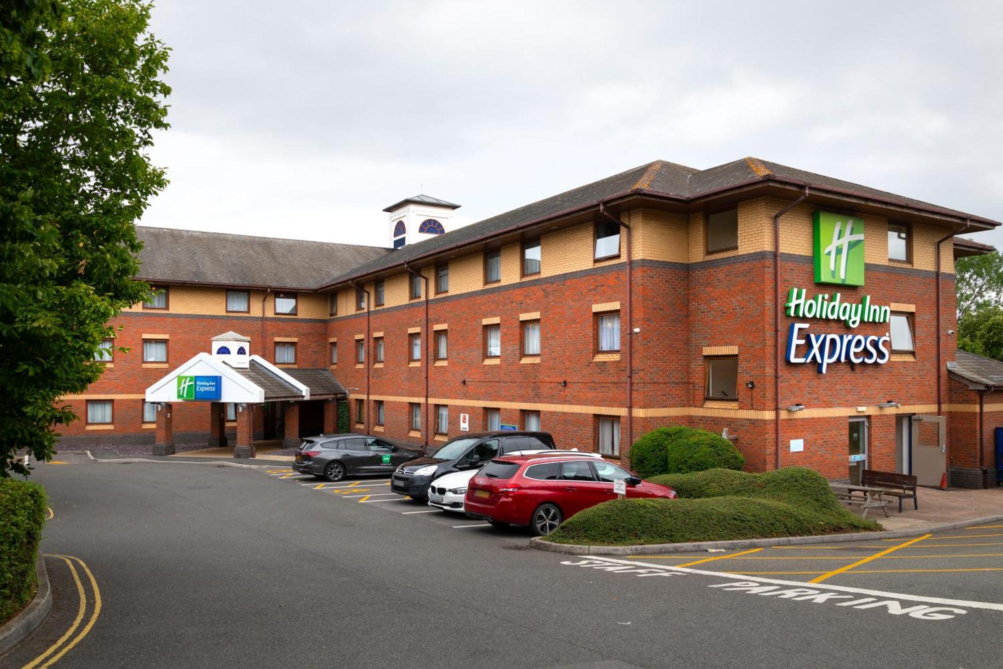 7 Airport Hotels Near Northernhay Gardens Worth Booking