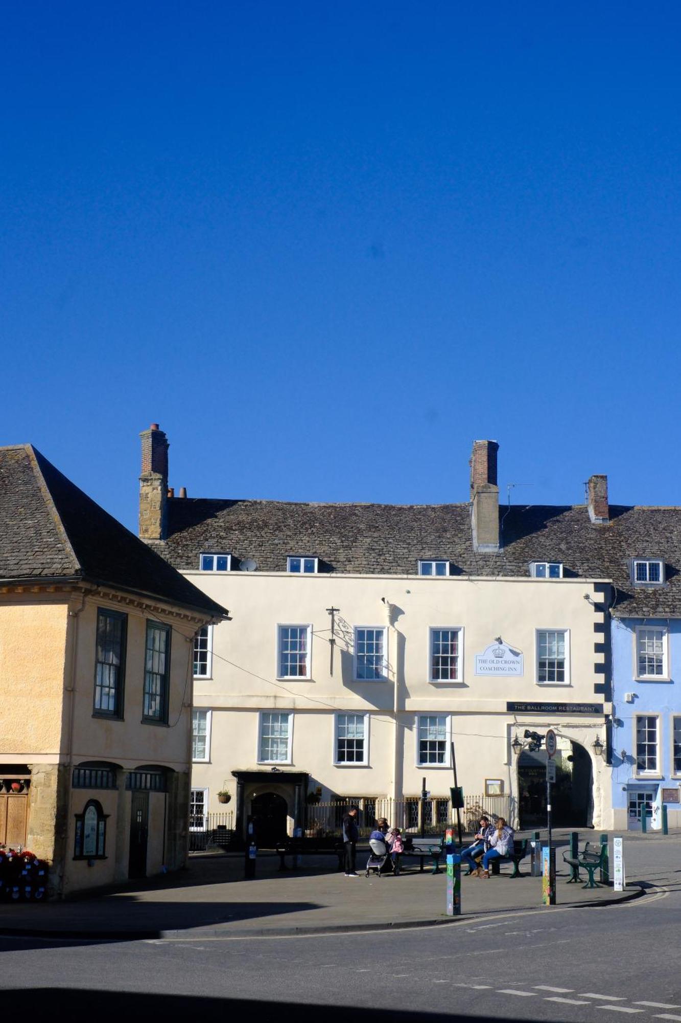 4 Exceptional Design Hotels Near Shrivenham Park Golf Club