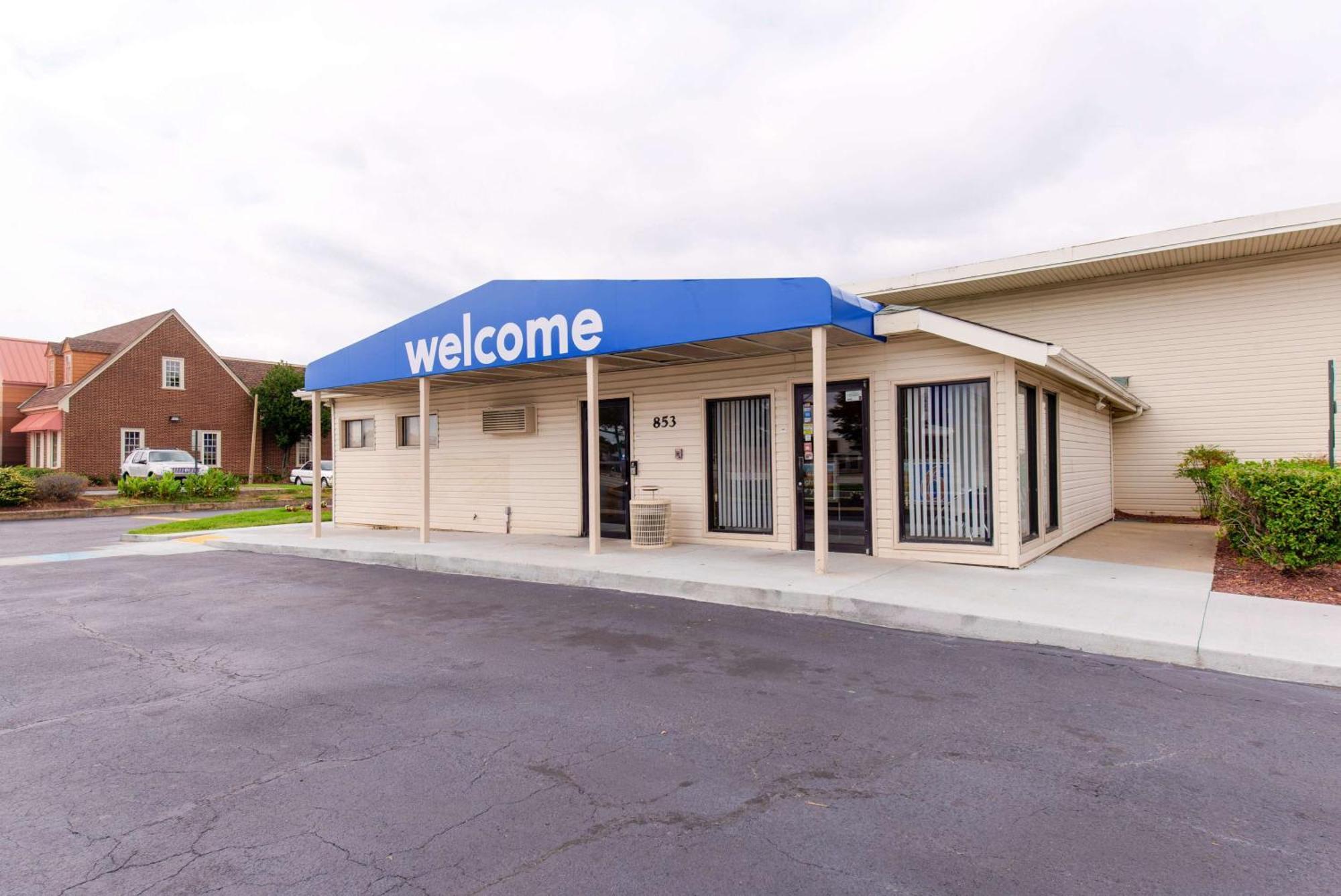 4 Budget Hotels Near Spirit of Norfolk Worth Booking