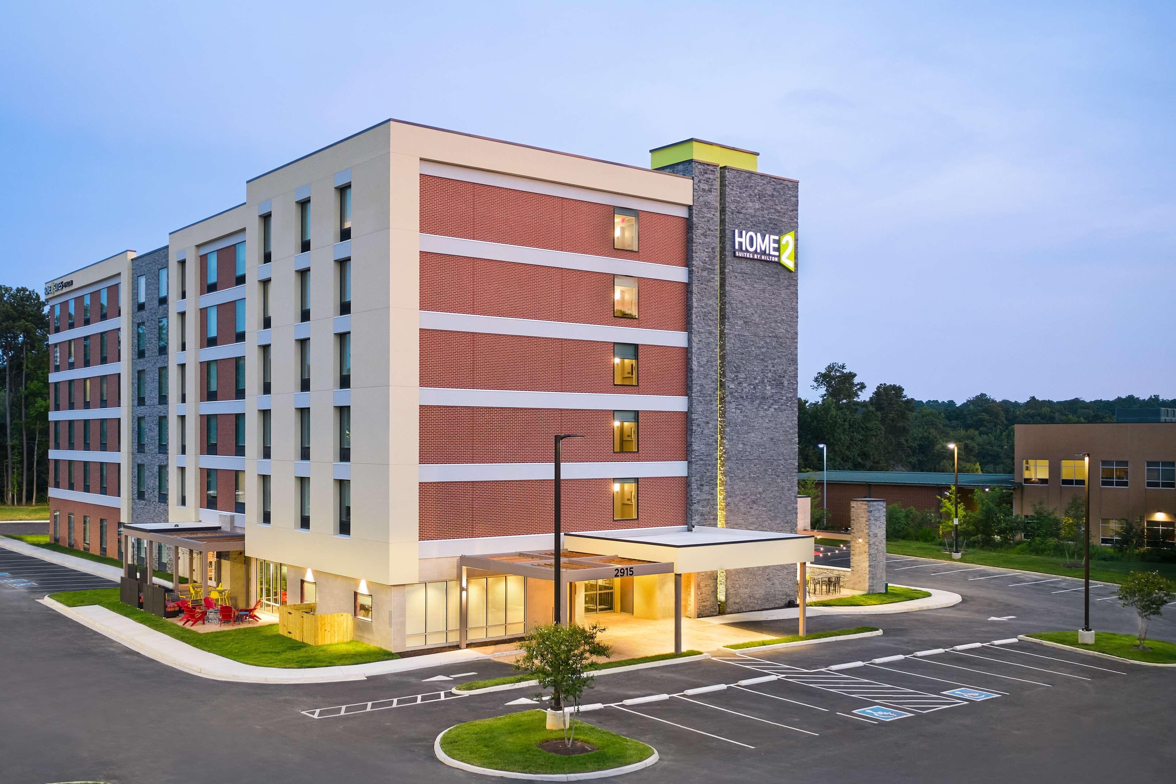 4 Business Hotels Near Robins Stadium for Easy Access