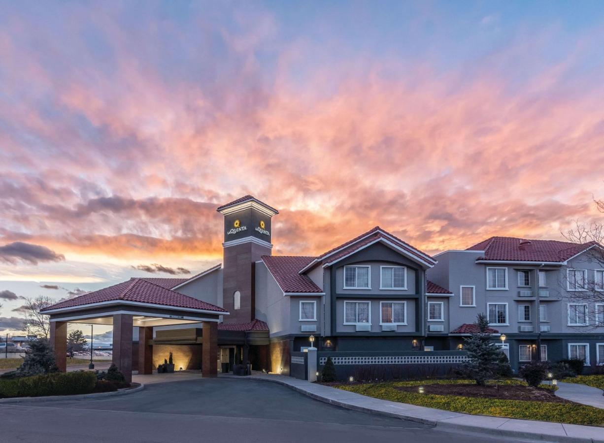 4 Business Hotels Near Sunset Park Worth Booking in Greenwood Village
