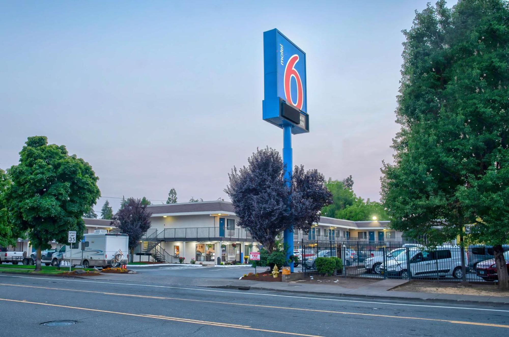 Where to Stay Near Walker Park: 6 Budget Hotels in Salem