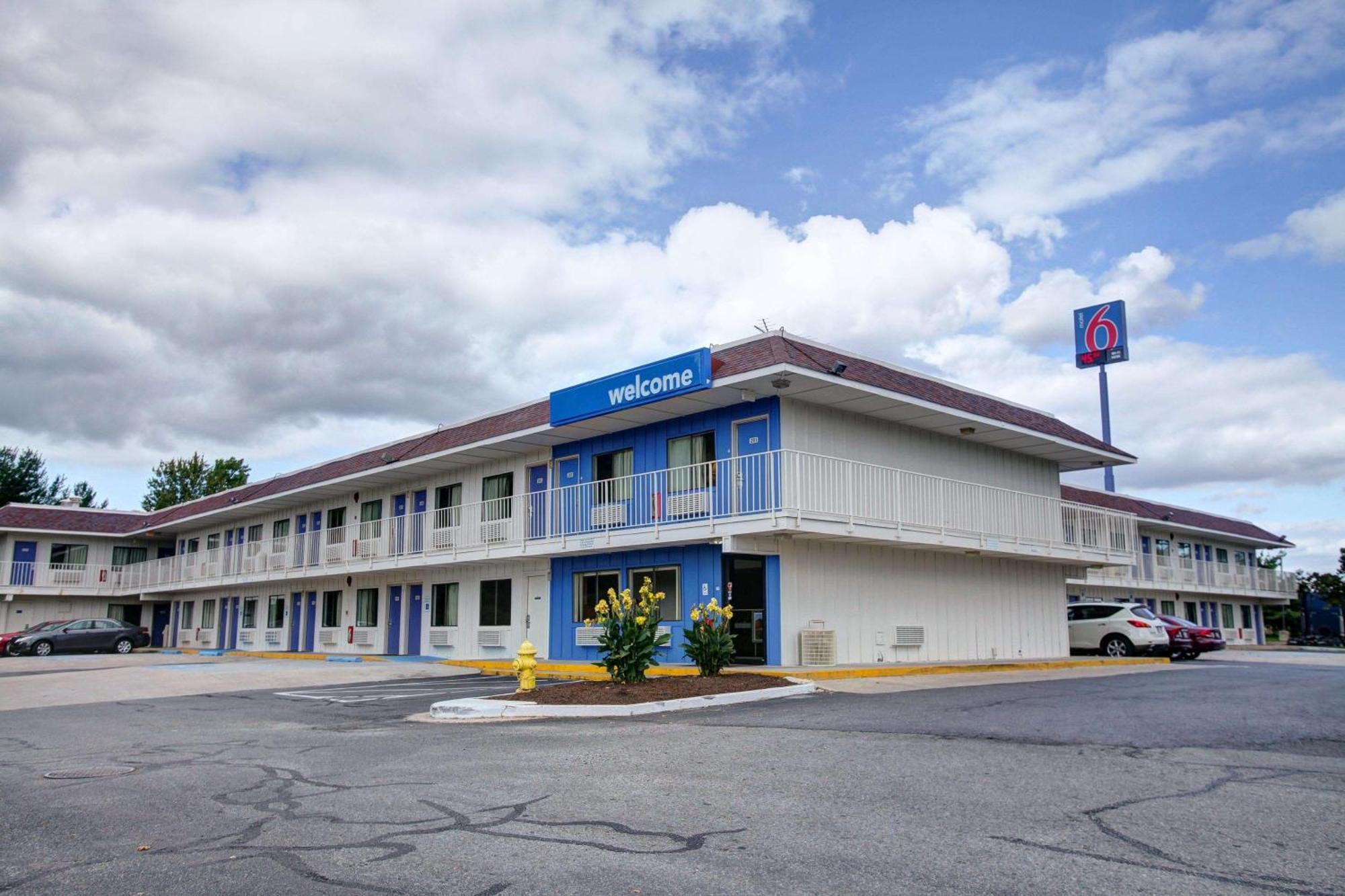 5 Smart 3-Star Hotels Near Vince's Sport Ctr Worth Booking