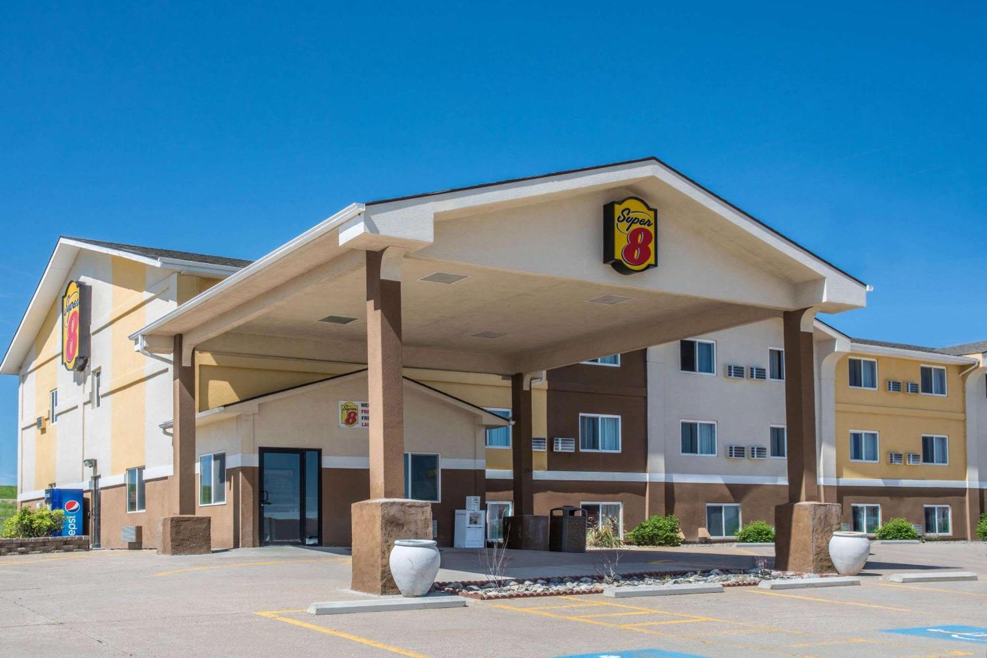 6 Top-Rated Hotels Close to Dalbey Memorial Park