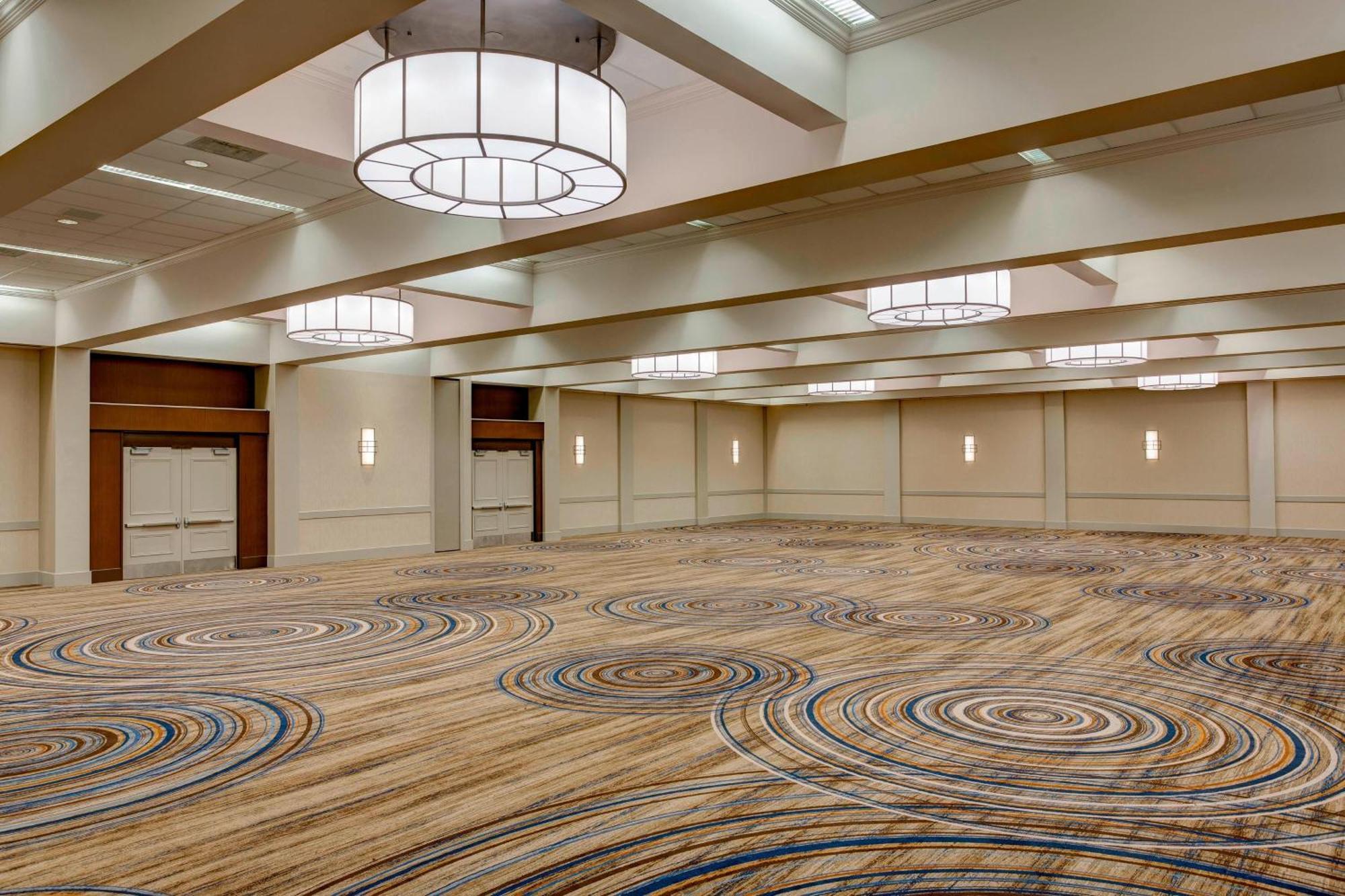 Where to Stay at IAH: 5 Business Hotels Near Bush Airport
